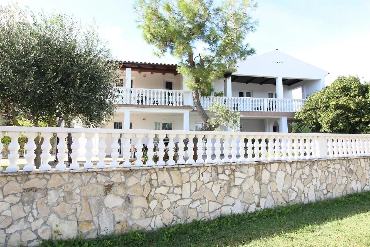 Luca Ap4, Apartment In Front Of The Beach Novigrad