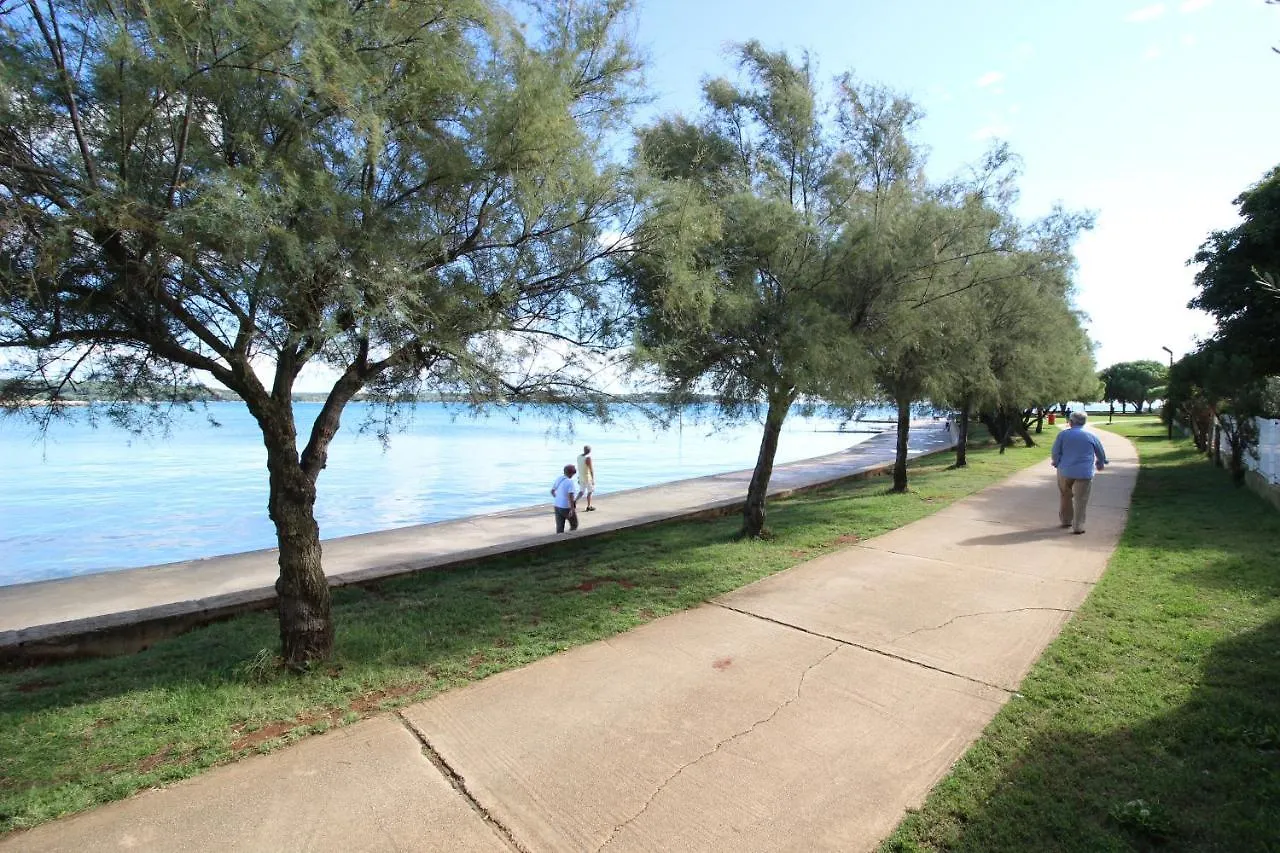 Luca Ap4, Apartment In Front Of The Beach Novigrad
