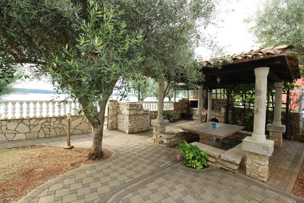 Novigrad Istria Luca Ap4, Apartment In Front Of The Beach קרואטיה